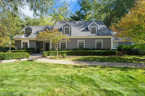 30800 Roberts Dr, Franklin, MI 48025