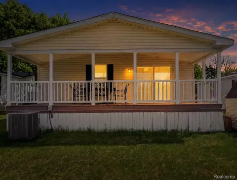 351 N Squirrel Rd #38, Auburn Hills, MI 48326