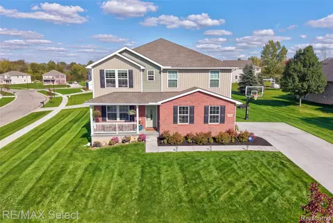 8371 Crossbow Ct, Grand Blanc, MI 48439