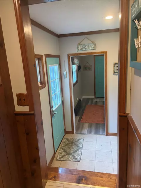 Entry Way - 5315 E 8th St, Au Gres, MI 48703 photo 3 of 4