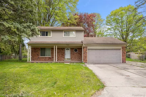 8834 Dublin Way, Sterling Heights, MI 48314