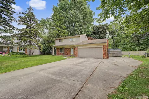 8834 Dublin Way, Sterling Heights, MI 48314