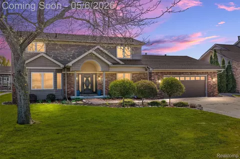 38846 Venetian Dr, Harrison, MI 48045