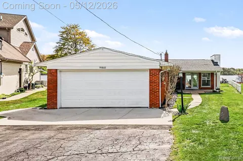 9801 Coledale Ct, White Lake, MI 48386