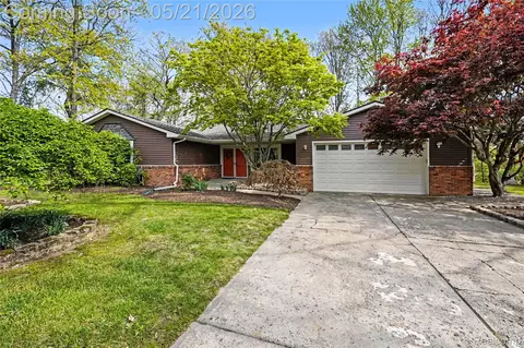 406 Fairwood Rd, Pinckney, MI 48169