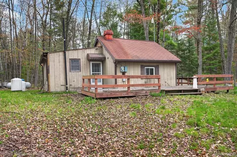 5429 Daily Rd, Clement, MI 48610