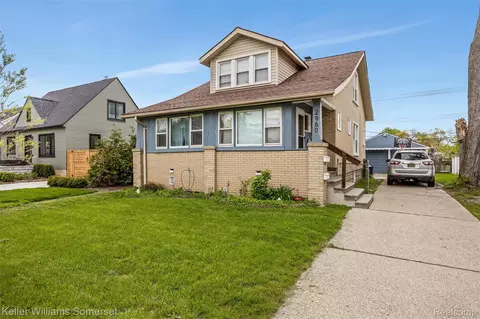 2960 Kenmore Rd, Berkley, MI 48072
