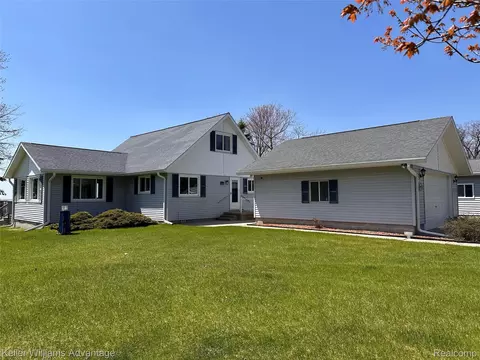 Exterior - 2800 E Booth Rd, Au Gres, MI 48703 photo 5 of 6