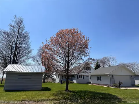 Exterior - 2800 E Booth Rd, Au Gres, MI 48703 photo 2 of 6
