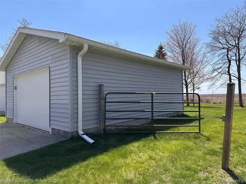 Exterior - 2800 E Booth Rd, Au Gres, MI 48703 photo 3 of 6