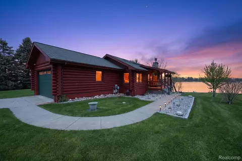 7767 Wexford Ct, Cambridge, MI 49265