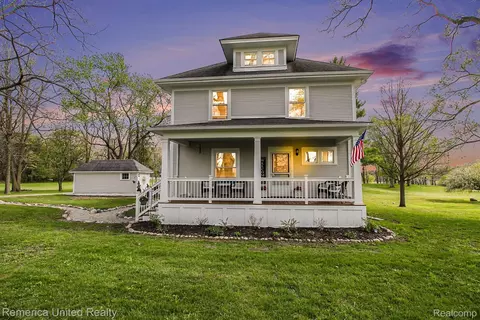 525 W Buno Rd, Milford, MI 48381