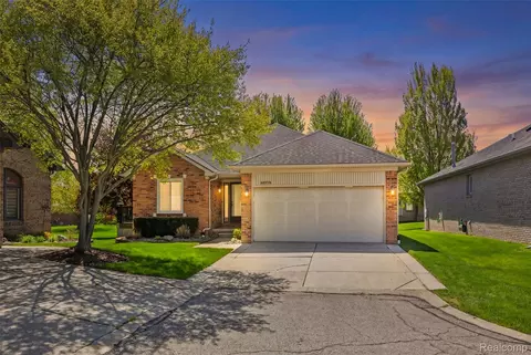 15774 Montego Bay Ct, Clinton Township, MI 48035