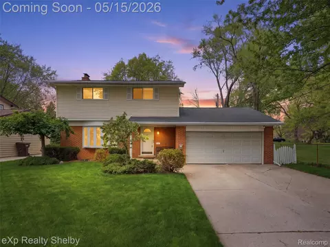 40753 Irval Dr, Sterling Heights, MI 48313