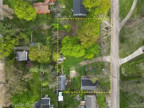 1850-1852 Ward Rd, Bloomfield, MI 48302