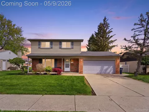 29526 Lyndon St, Livonia, MI 48154