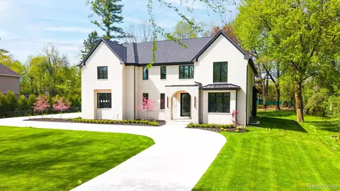 4546 Niagara Ln, Bloomfield Hills, MI 48301