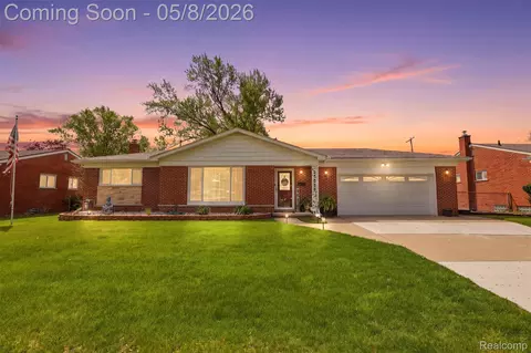 27425 Lyndon St, Livonia, MI 48154