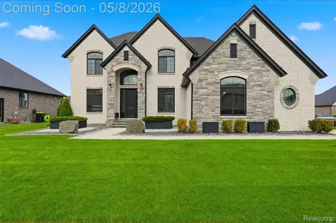 49658 Monarch Dr, Macomb, MI 48044