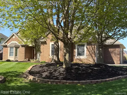 2616 Pebble Beach Dr, Oakland, MI 48363