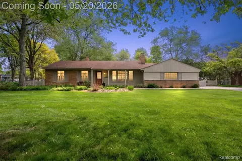 28416 Westerleigh Rd, Farmington Hills, MI 48334