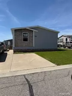 9885 Bellcrest Blvd, Fenton, MI 48430