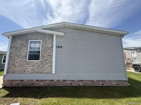 9885 Bellcrest Blvd, Fenton, MI 48430