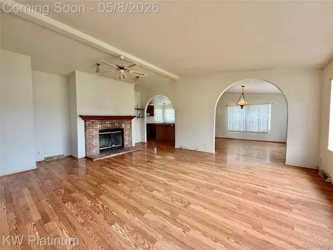 Living - 12088 Speaker Rd, Brockway, MI 48097 photo 2 of 5