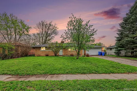 3688 Breaker St, Waterford, MI 48329