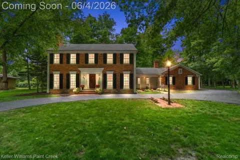 32845 Long Bow Ct, Beverly Hills, MI 48025