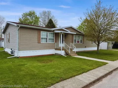 3333 Ravenswood Rd #61, Marysville, MI 48040