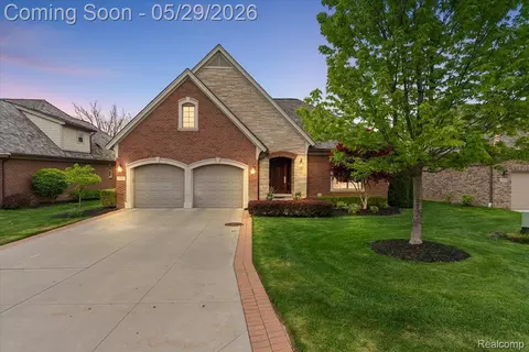 2570 Stoneykirk Ct, Oakland, MI 48306