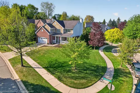 1357 Kentfield Dr, Rochester, MI 48307