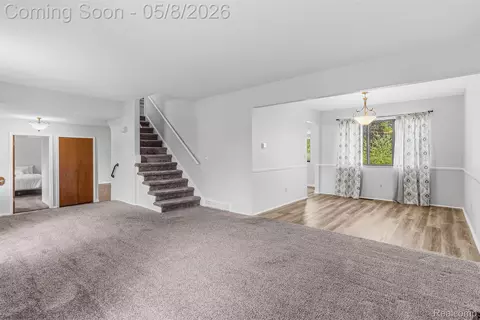 Living - 604 Luce Ave, Flushing, MI 48433 photo 4 of 8