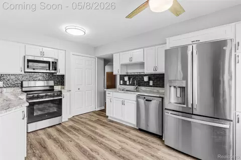 Kitchen - 604 Luce Ave, Flushing, MI 48433 photo 2 of 5