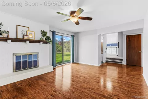 Living - 604 Luce Ave, Flushing, MI 48433 photo 6 of 8