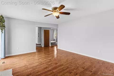 Living - 604 Luce Ave, Flushing, MI 48433 photo 7 of 8