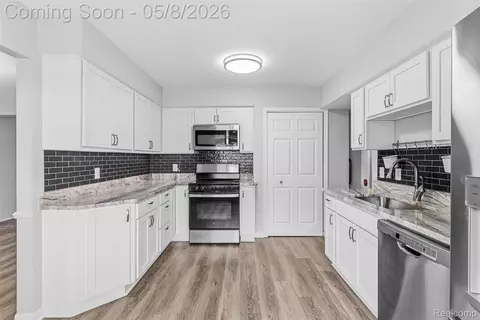 Kitchen - 604 Luce Ave, Flushing, MI 48433 photo 5 of 5
