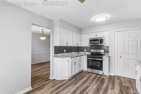 Kitchen - 604 Luce Ave, Flushing, MI 48433 photo 4 of 5
