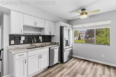 Kitchen - 604 Luce Ave, Flushing, MI 48433 photo 3 of 5