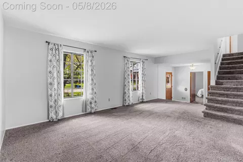 Living - 604 Luce Ave, Flushing, MI 48433 photo 3 of 8
