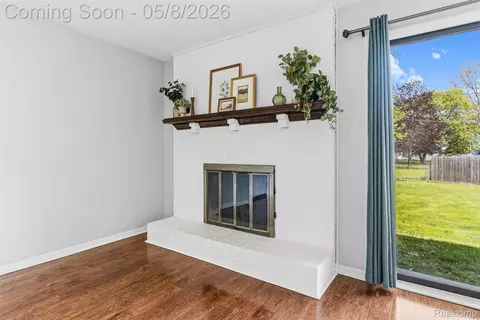 Living - 604 Luce Ave, Flushing, MI 48433 photo 8 of 8