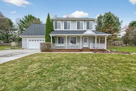 2454 Calvin Ct, Pinckney, MI 48169