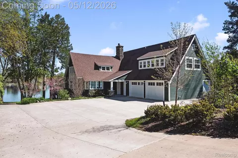 6390 Commerce Rd, West Bloomfield, MI 48324