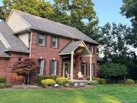 13757 Bridgewater Ct, Green Oak, MI 48178