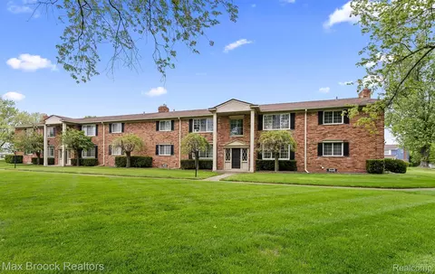 42266 Woodward Ave #A 1, Bloomfield Hills, MI 48304