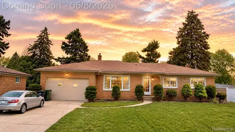 37542 Andrew Dr, Sterling Heights, MI 48312