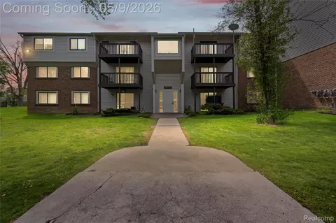 30052 W Twelve Mile Rd #61, Farmington Hills, MI 48334