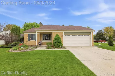 779 Oak Ridge Dr, Brighton, MI 48116