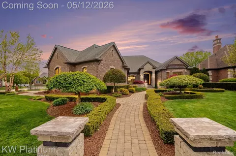 36270 Vita Bella Dr, Clinton Township, MI 48035